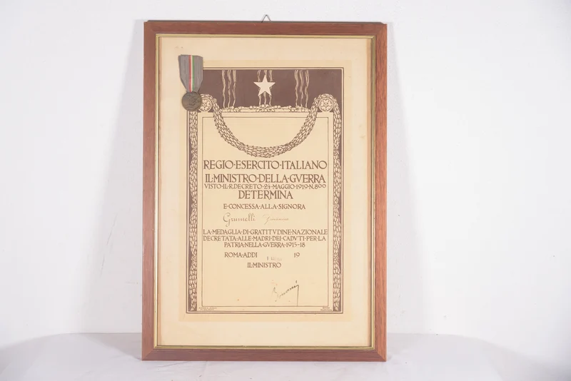 Medaille mit Urkunde an die Mütter gefallener Söhne 1915/18