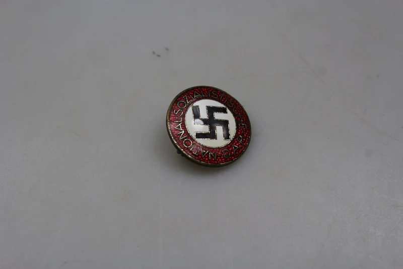 NSDAP-Mitgliedsnadel aus Emaille