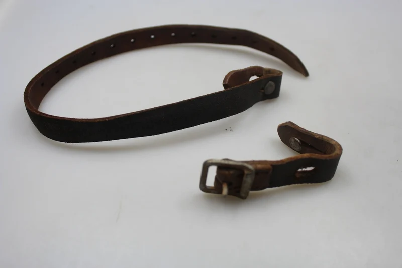 Hervorragender Nachbau des Kinnriemens für Helme M.40/42 WH aus dem Zweiten Weltkrieg