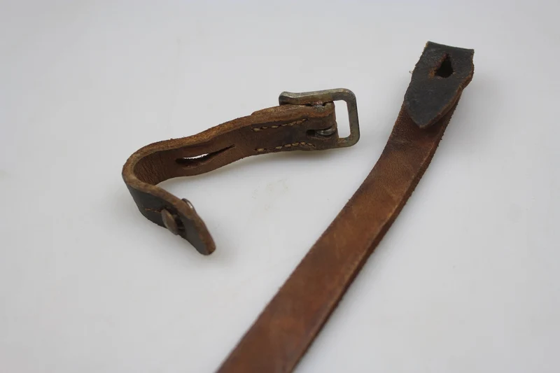 Hervorragender Nachbau des Kinnriemens für Helme M.40/42 WH aus dem Zweiten Weltkrieg
