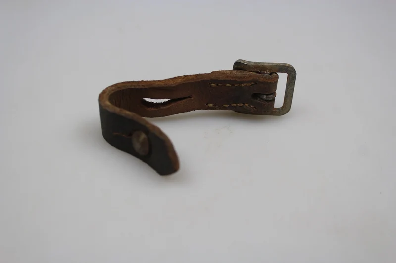 Hervorragender Nachbau des Kinnriemens für Helme M.40/42 WH aus dem Zweiten Weltkrieg