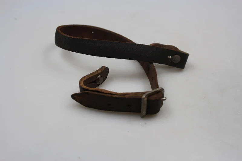 Hervorragender Nachbau des Kinnriemens für Helme M.40/42 WH aus dem Zweiten Weltkrieg