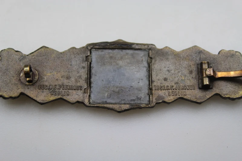 Bronzene Nahakampfspange aus dem Zweiten Weltkrieg