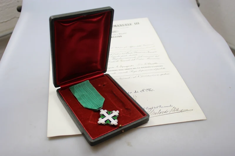 Set: Kreuz, Schatulle und Urkunde des Ordens der Heiligen Mauritius und Lazarus