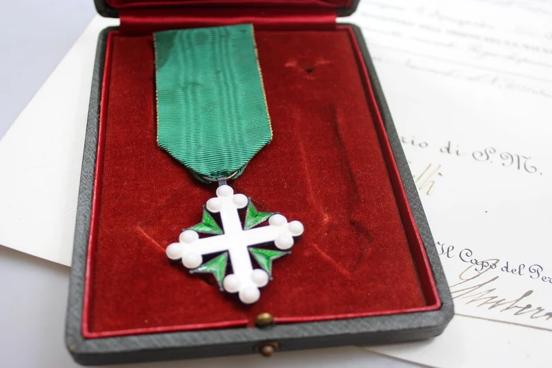 Set: Kreuz, Schatulle und Urkunde des Ordens der Heiligen Mauritius und Lazarus