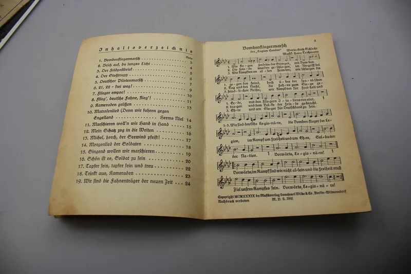 „Singenden Kameraden“ Booklet mit Musik und Texten aus dem 2. Weltkrieg