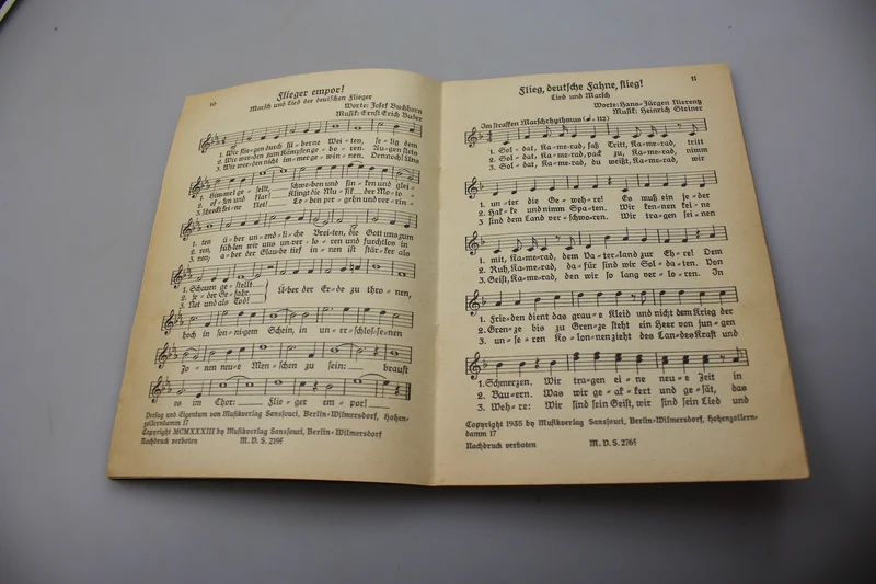 „Singenden Kameraden“ Booklet mit Musik und Texten aus dem 2. Weltkrieg