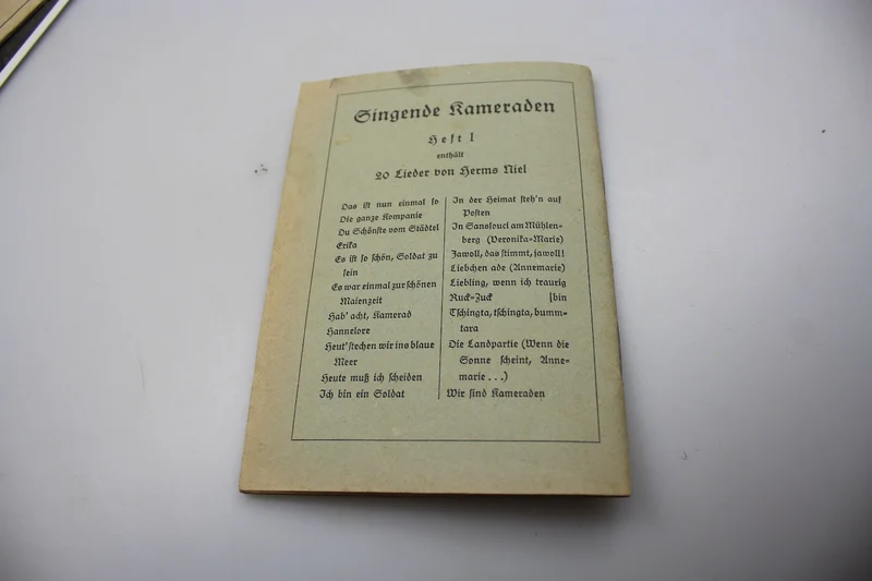 „Singenden Kameraden“ Booklet mit Musik und Texten aus dem 2. Weltkrieg
