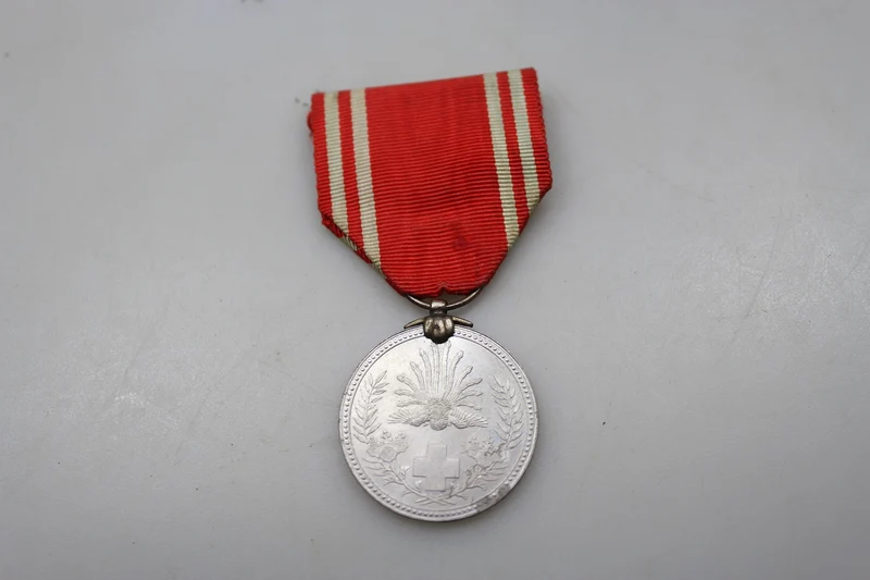 Japanische Rotkreuzmedaille aus dem Zweiten Weltkrieg