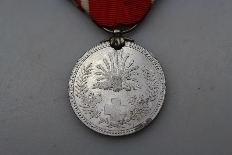 Japanische Rotkreuzmedaille aus dem Zweiten Weltkrieg
