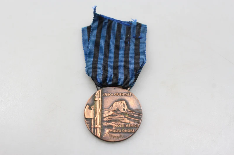 AOI-Medaille, „Viele Feinde, viel Ehre“