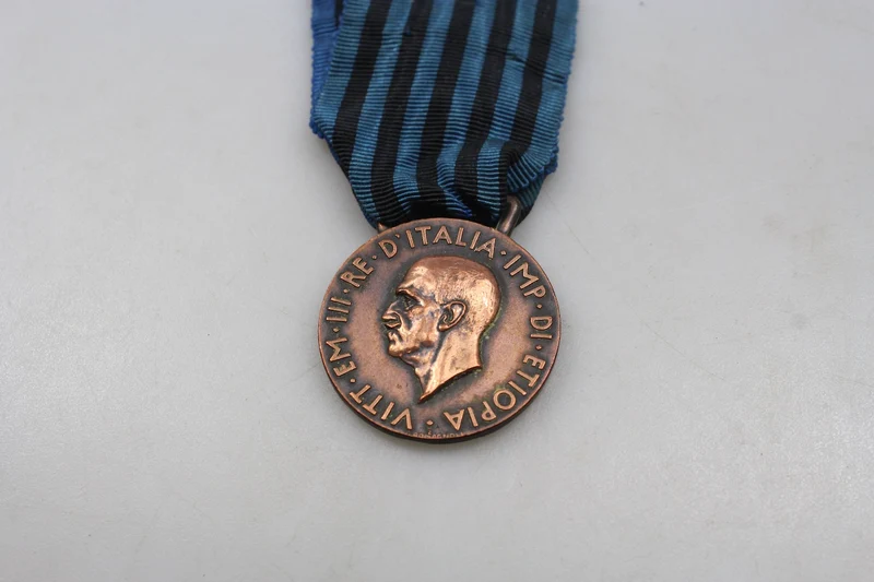 AOI-Medaille, „Viele Feinde, viel Ehre“