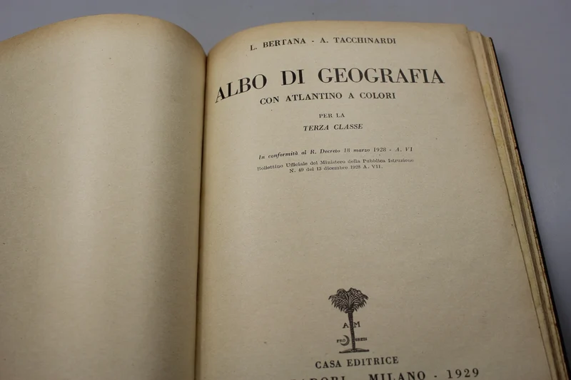 Geschichts- und Geographiebuch III^ Klasse - Zwanzig Jahre