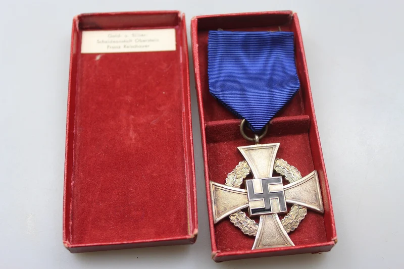 Kreuz – 25 Jahre treuer Dienst