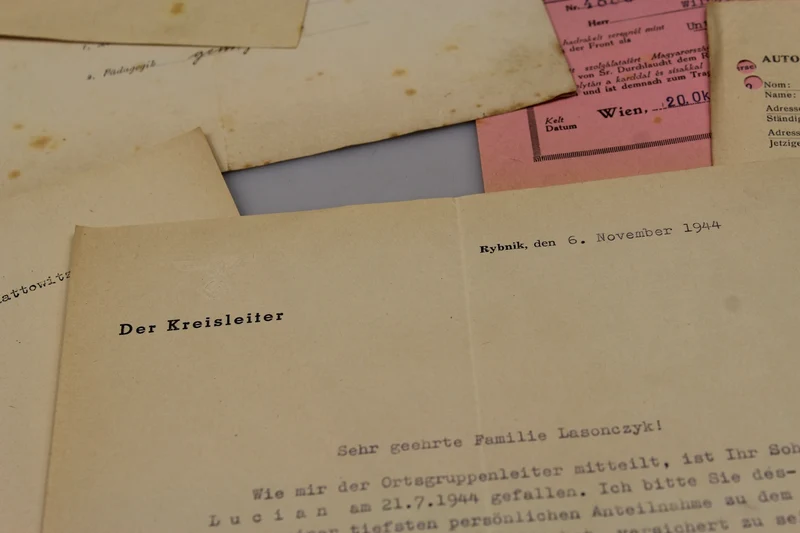 Fotoalbum + Dokumente aus den 30er und 40er Jahren
