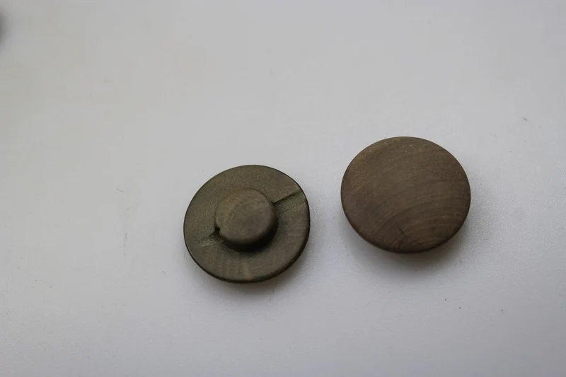 #10 Holzknöpfe REI WW2