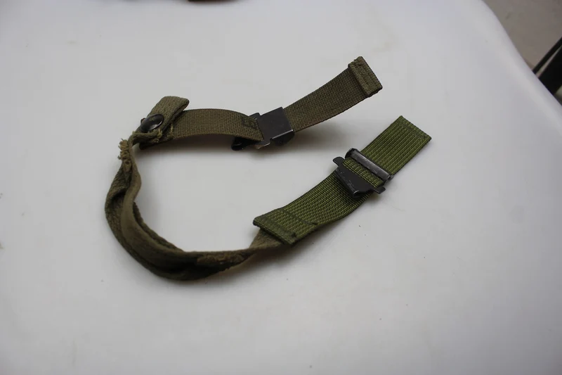 Helm-Kinnriemen M 1 Jahre 80/90