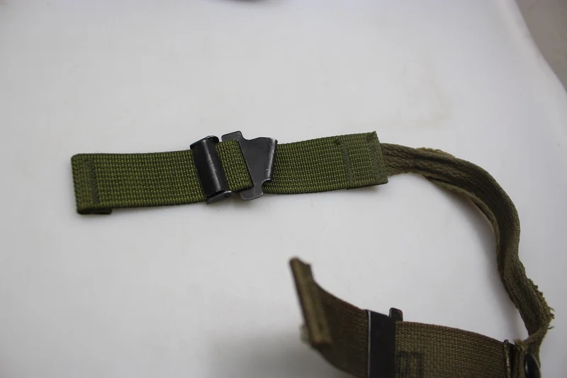 Helm-Kinnriemen M 1 Jahre 80/90