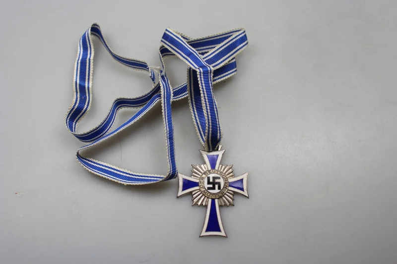 Mutterkreuz 2. Klasse „silber“