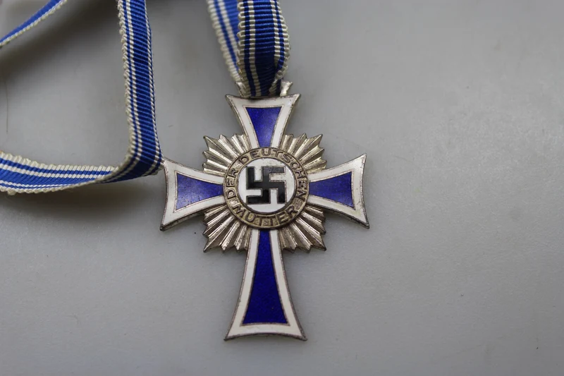 Mutterkreuz 2. Klasse „silber“