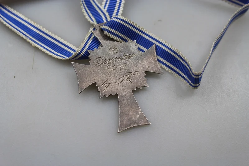 Mutterkreuz 2. Klasse „silber“
