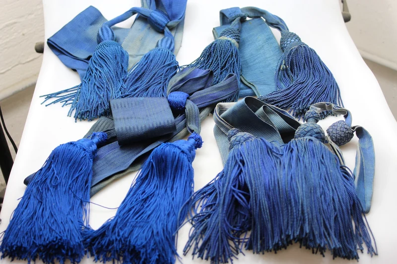 # 4 Offizielle blaue REI-Armbänder aus den 20er/40er Jahren