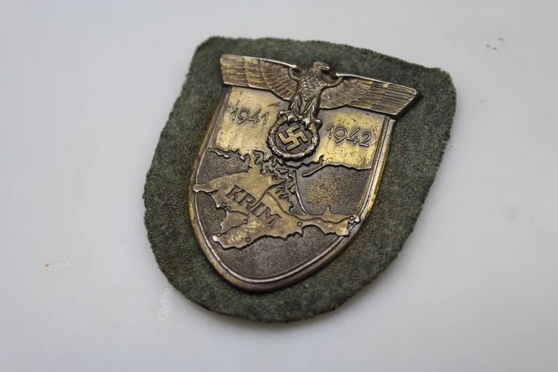 Krimschild-Waffenplakette aus dem Zweiten Weltkrieg