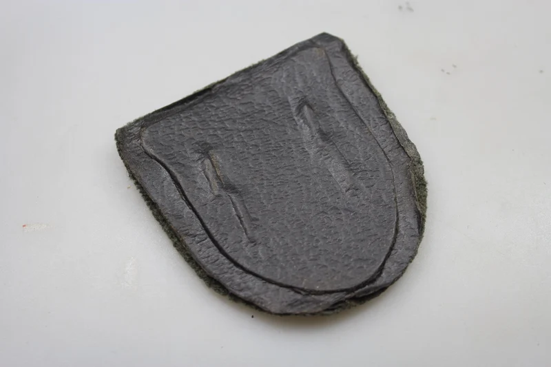 Krimschild-Waffenplakette aus dem Zweiten Weltkrieg