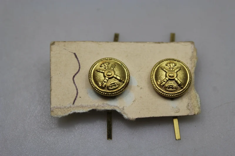Paar M.34-Panzeroffiziersmützenknöpfe aus dem Zweiten Weltkrieg