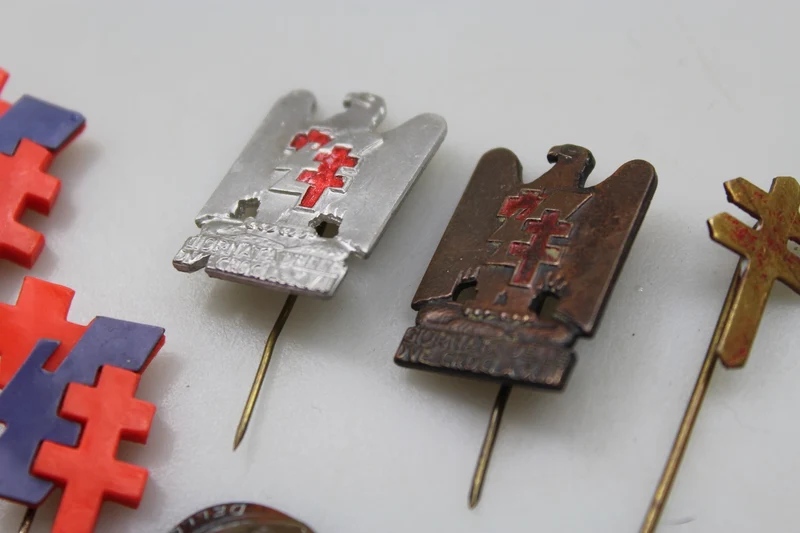 Anstecknadel Nr. 7 „Tag der zwei Kreuze“