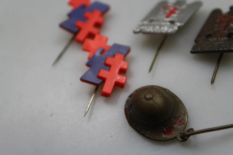 Anstecknadel Nr. 7 „Tag der zwei Kreuze“