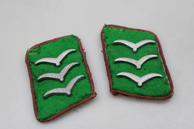 Paar Abzeichen der Flak-Felddivisionen der Luftwaffe