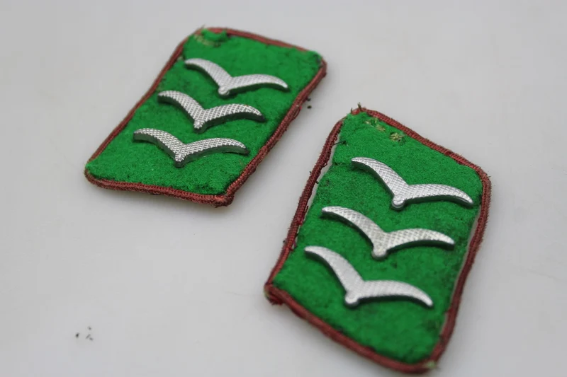 Paar Abzeichen der Flak-Felddivisionen der Luftwaffe