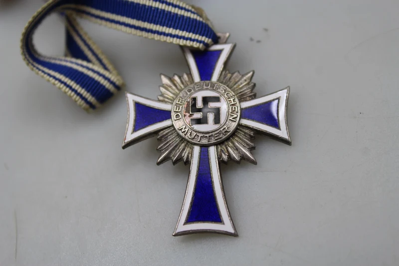 Mutterkreuz 2. Klasse „silber“