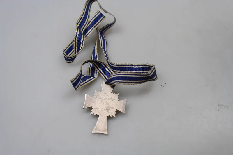 Mutterkreuz 2. Klasse „silber“
