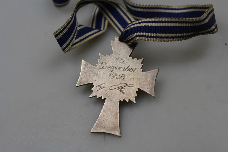 Mutterkreuz 2. Klasse „silber“