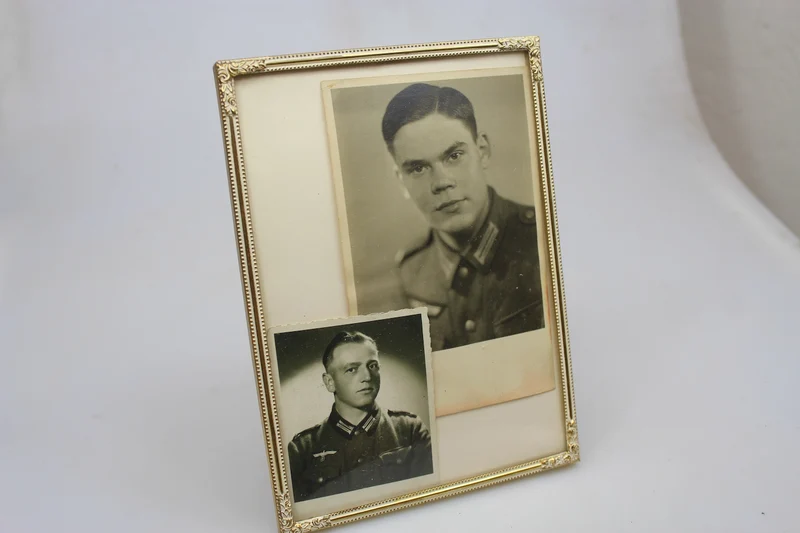 Heer-Studiofoto im Rahmen eines Tisches aus dem Zweiten Weltkrieg