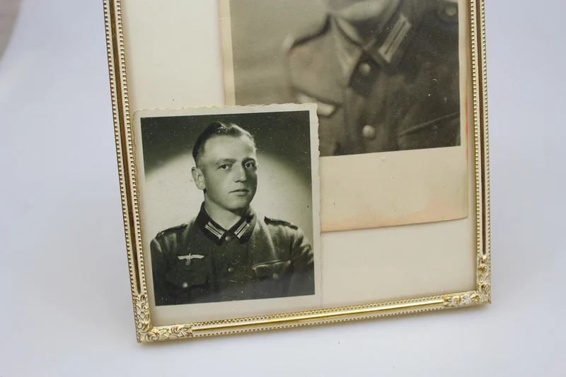 Heer-Studiofoto im Rahmen eines Tisches aus dem Zweiten Weltkrieg