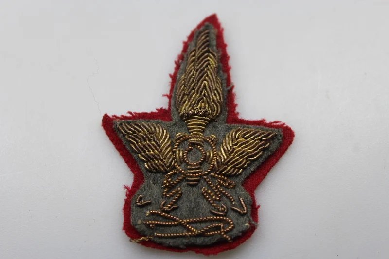 Abzeichen auf der Mütze von Oberstkommandant Autieri REI WW2