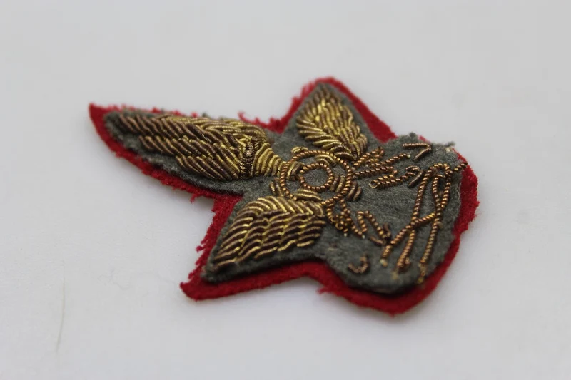 Abzeichen auf der Mütze von Oberstkommandant Autieri REI WW2