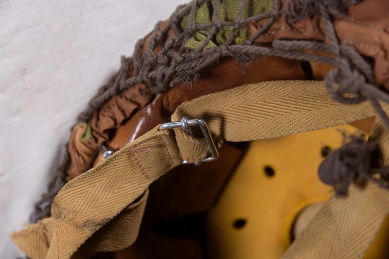 M.42/60 Helm für Fallschirmjäger der italienischen Armee