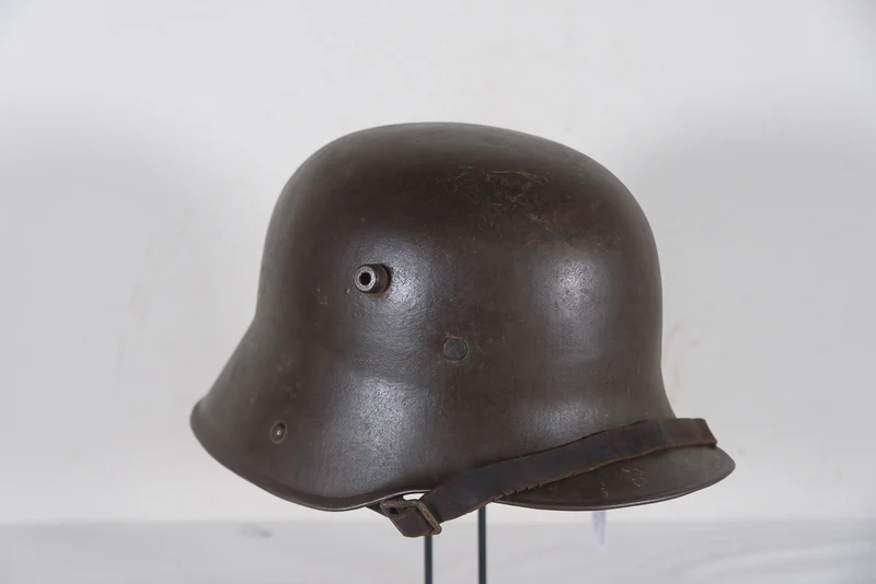 Deutscher M.16-Helm aus dem Ersten Weltkrieg