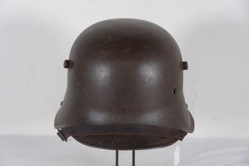 Deutscher M.16-Helm aus dem Ersten Weltkrieg