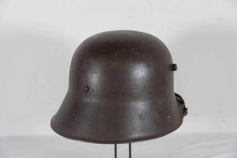 Deutscher M.16-Helm aus dem Ersten Weltkrieg