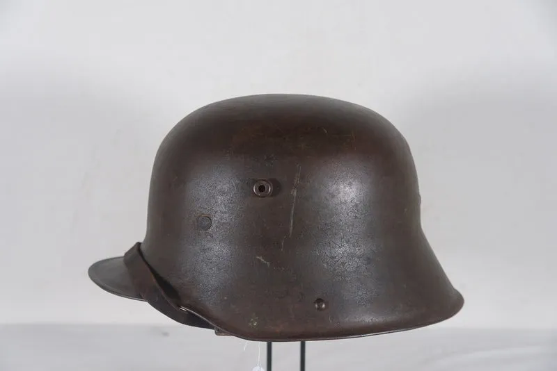 Deutscher M.16-Helm aus dem Ersten Weltkrieg