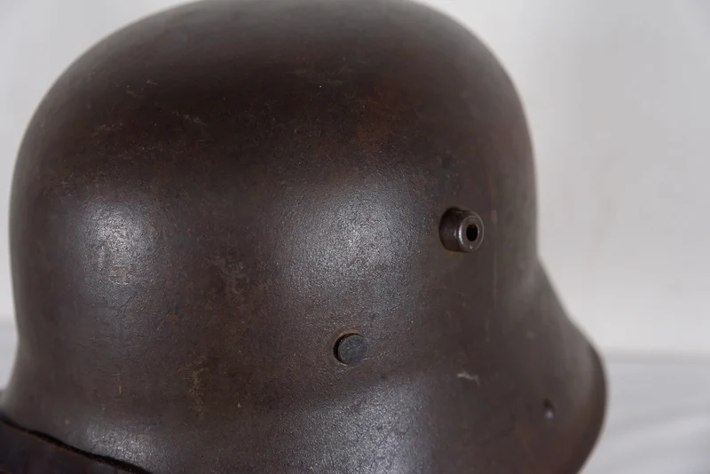 Deutscher M.16-Helm aus dem Ersten Weltkrieg