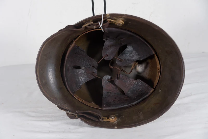 Deutscher M.16-Helm aus dem Ersten Weltkrieg