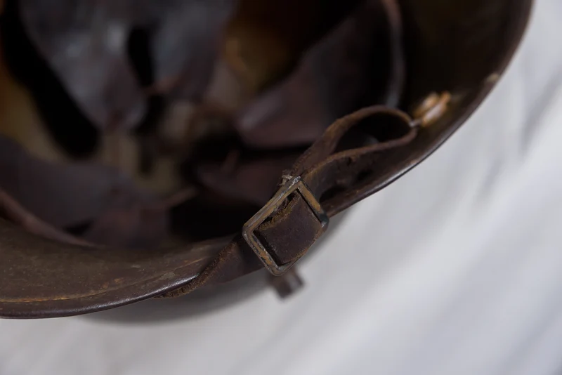 Deutscher M.16-Helm aus dem Ersten Weltkrieg