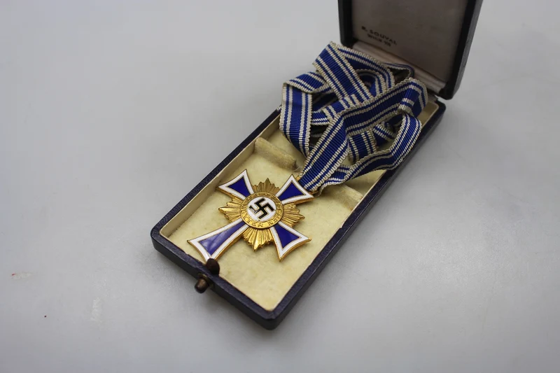Mutterkreuz 1. Klasse „Gold“ mit Schachtel