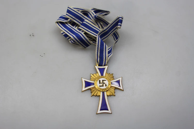Mutterkreuz 1. Klasse „Gold“ mit Schachtel